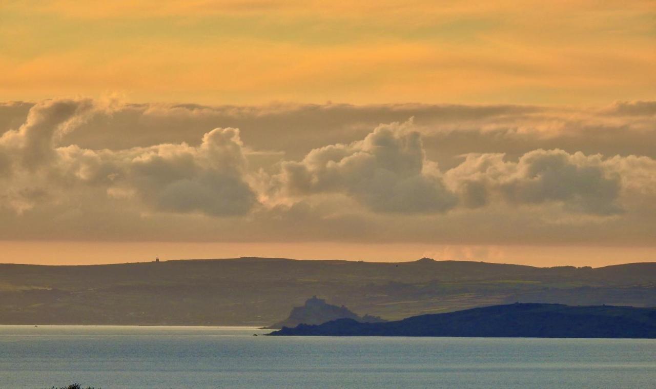 The Mounts Bay Inn Mullion Exteriör bild