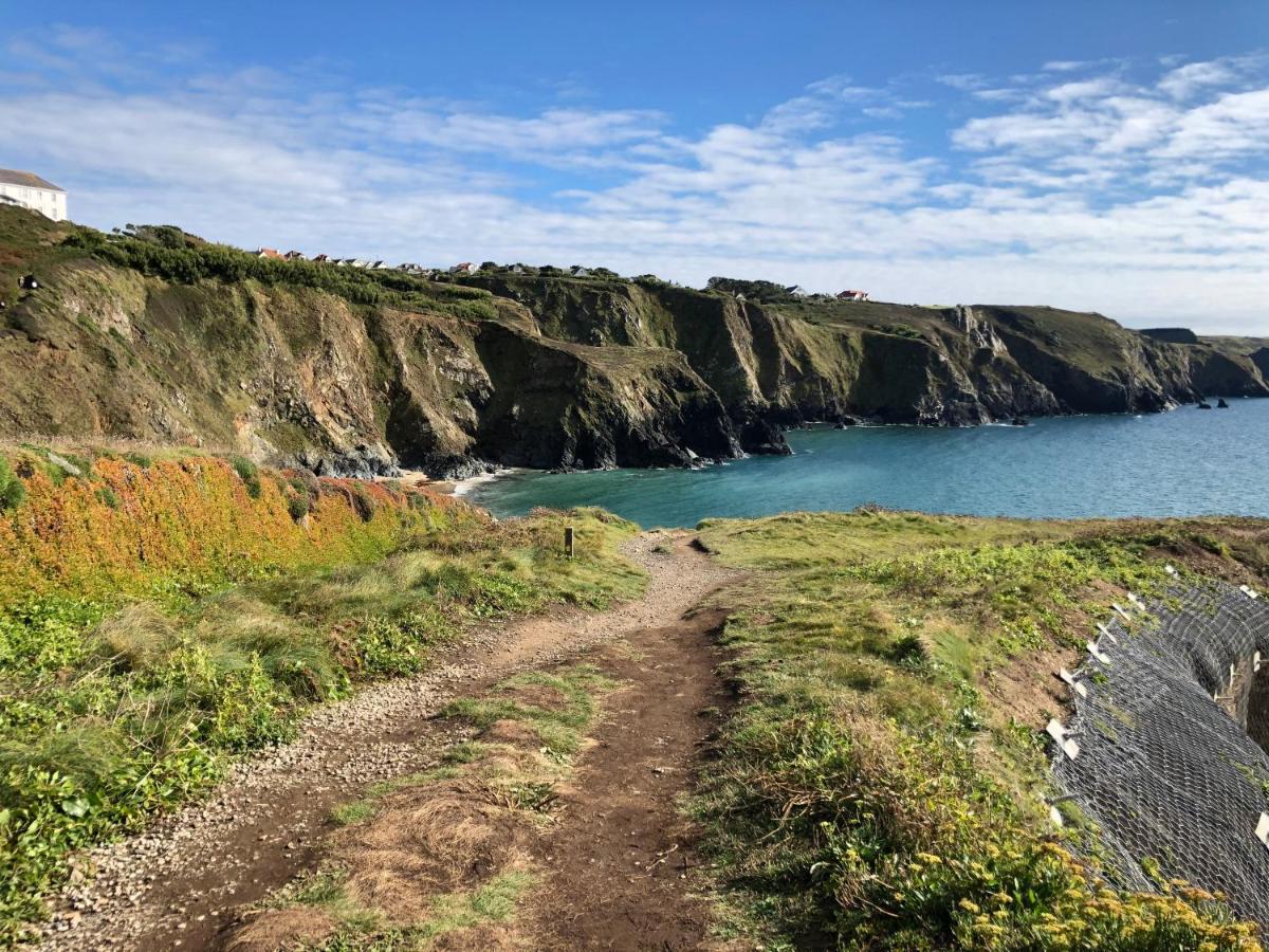 The Mounts Bay Inn Mullion Exteriör bild
