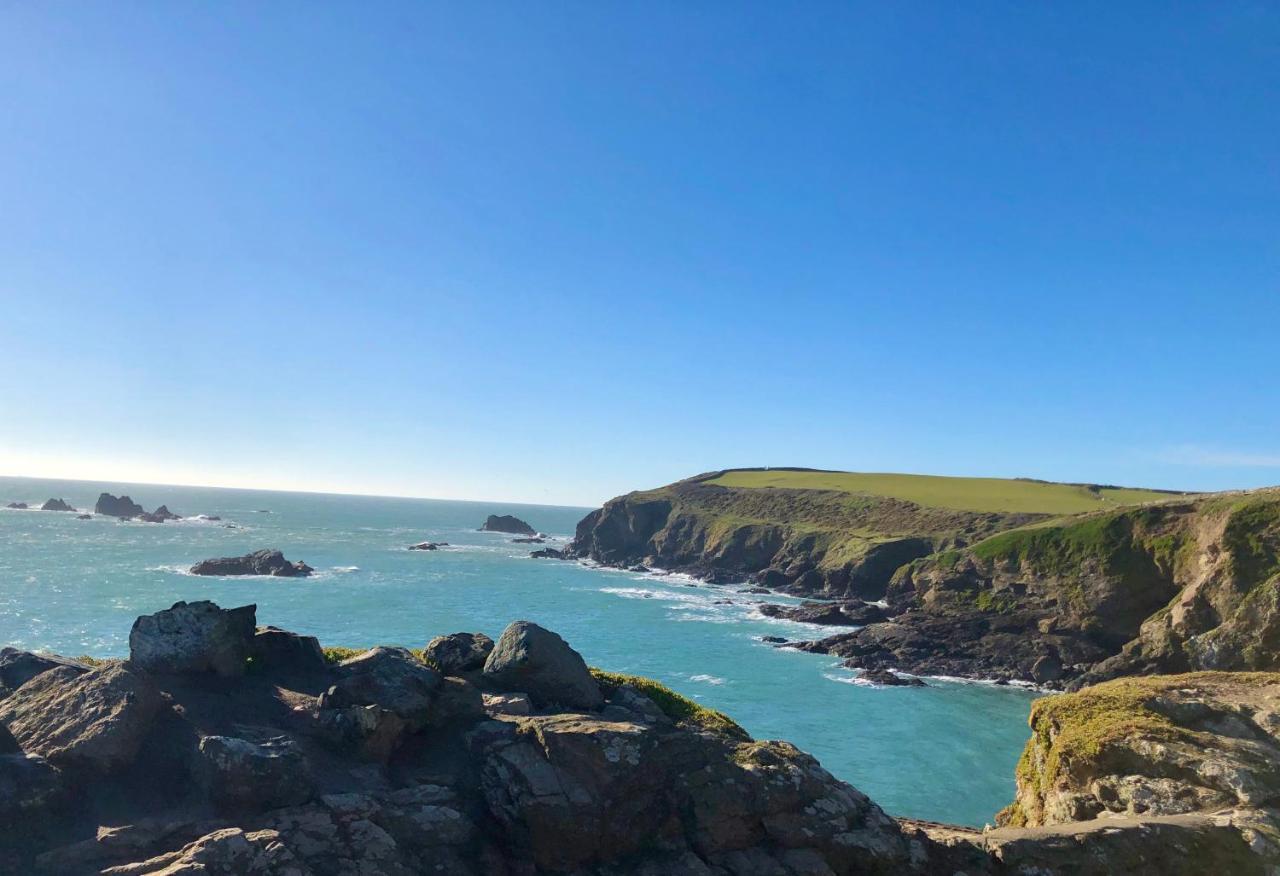 The Mounts Bay Inn Mullion Exteriör bild