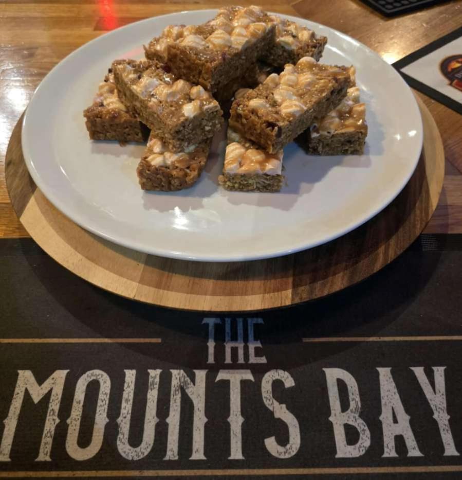 The Mounts Bay Inn Mullion Exteriör bild